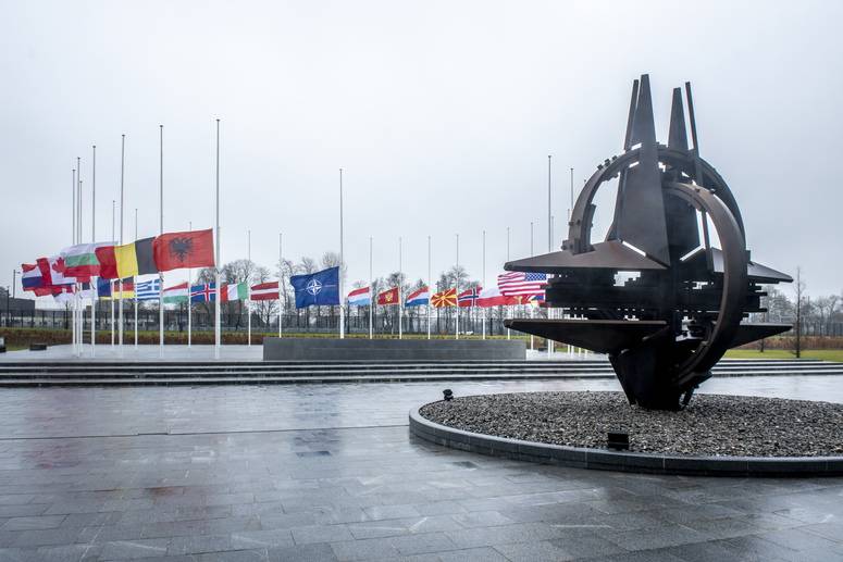 Европейцы не верят в единство НАТО, альянс не оставляет в покое Европу