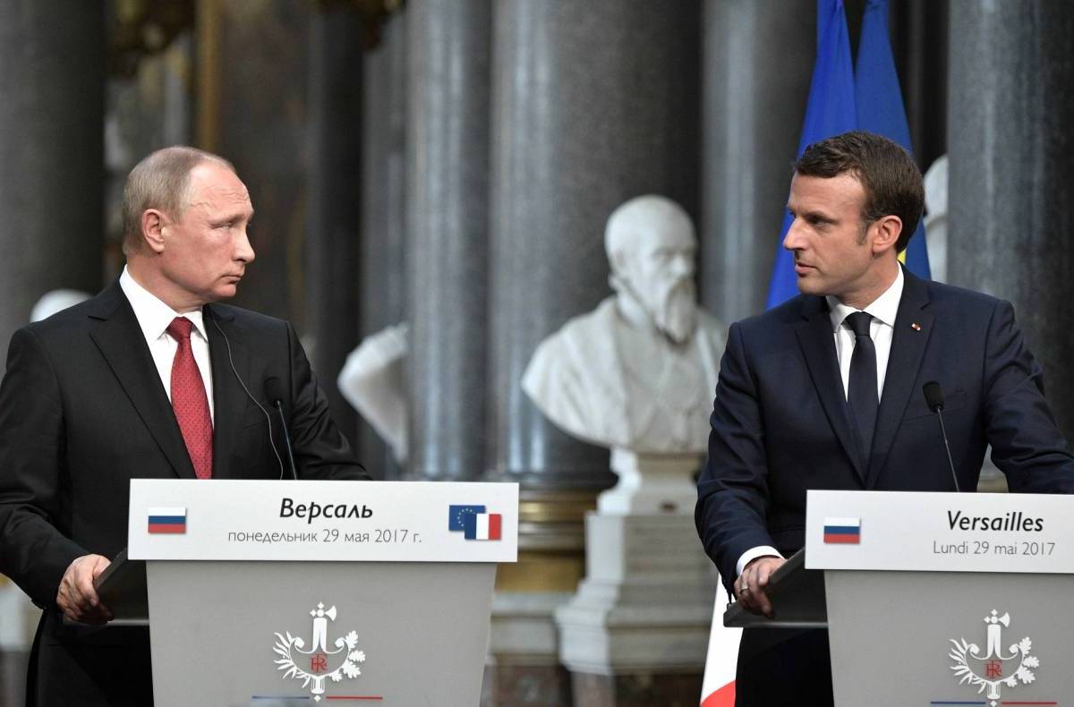 Россия и Франция тайно выслали дипломатов друг друга