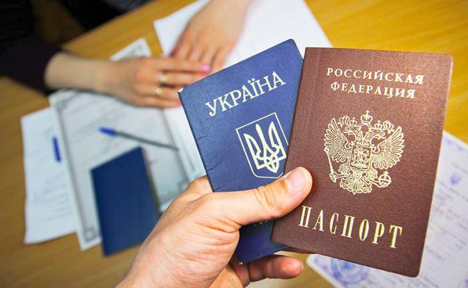 Зеленский заглянул украинцам в шаровары: вдруг там окажется паспорт РФ