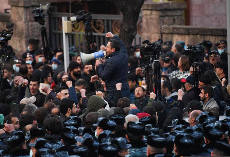 Противостояние в Армении: президент предлагает диалог