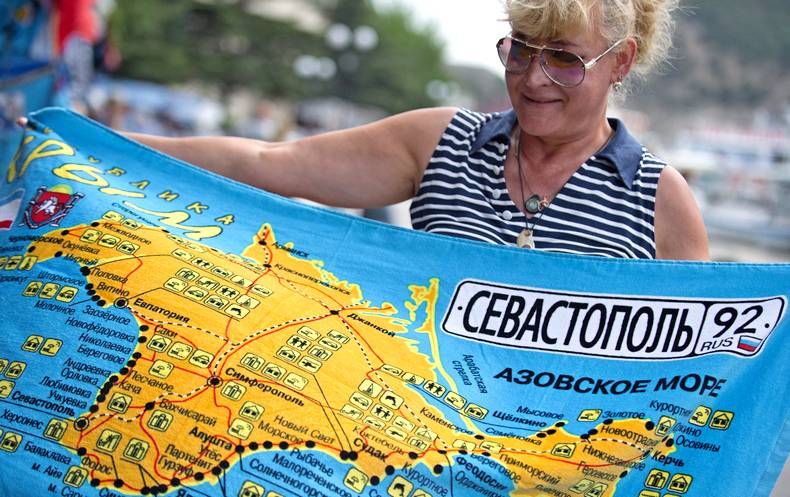 Украина: "Откройте доступ в Крым"! Россия: "Вообще-то открыто"
