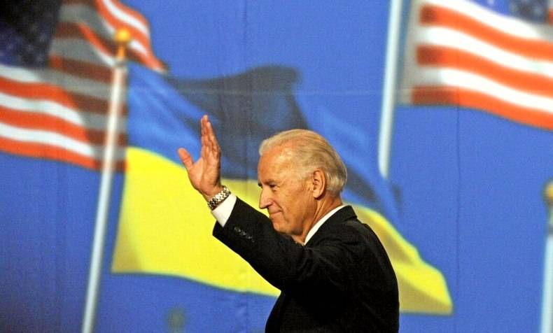 В Киеве негодуют: Байден планирует сдачу Украины ради дружбы с Россией В Киеве негодуют: Байден планирует сдачу Украины ради дружбы с Россией