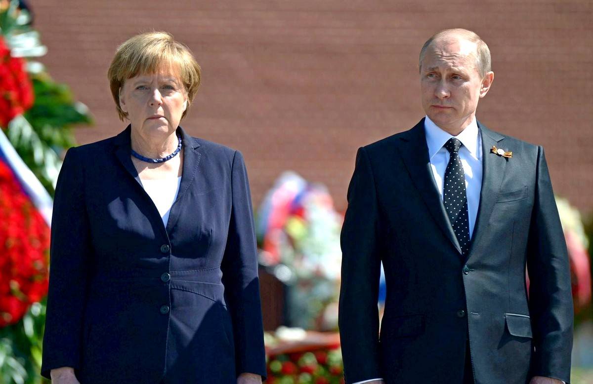 Меркель пригрозила Брюсселю начать закупать «Спутник V» у России напрямую