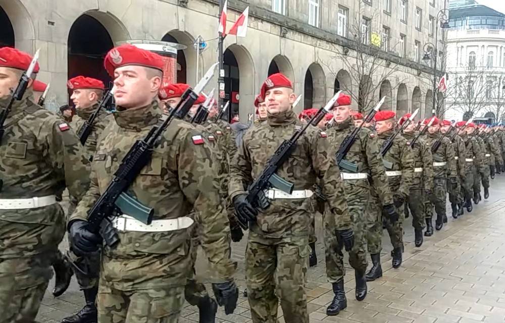 Украинцам не понравилась строевая песня польских солдат о «дороге на Львов»