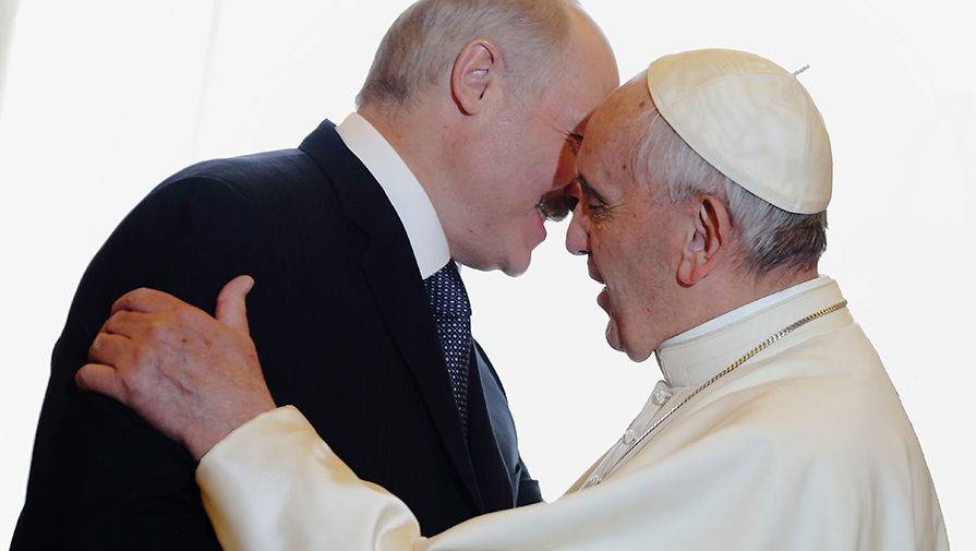 Лукашенко заигрывает с католиками: Еще один невыученный урок Украины