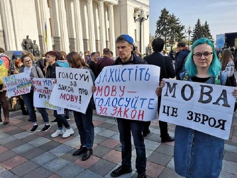 На Украине чиновница оспаривает принадлежность русского языка России