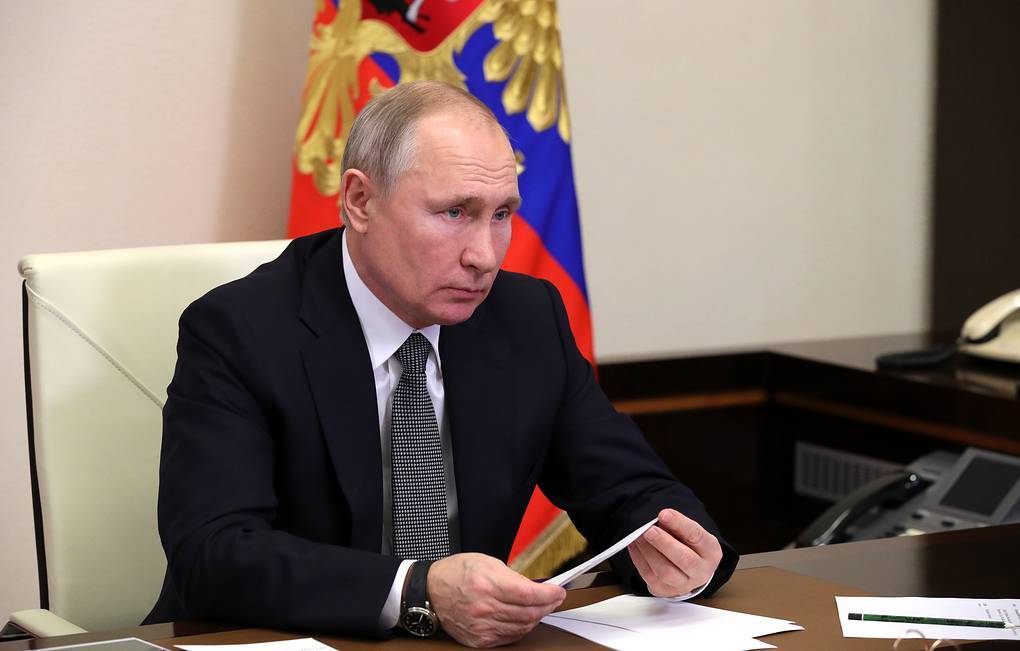 Путин подписал закон, позволяющий ему вновь баллотироваться в президенты