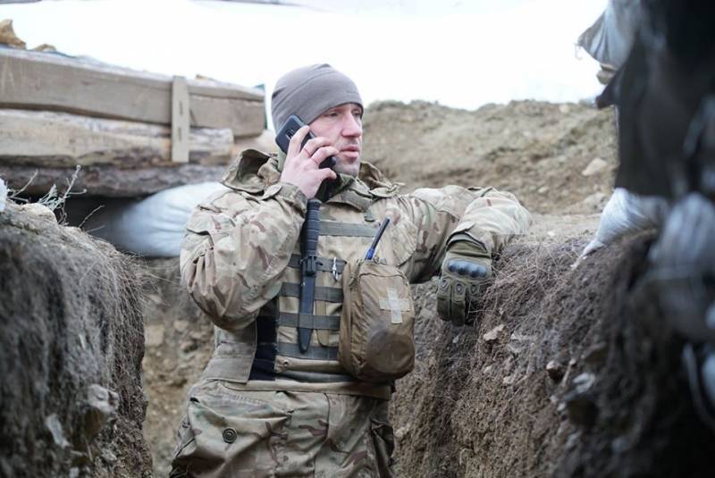 На Украине предложили ВСУ и военным ЛДНР совместно контролировать соблюдение «перемирия» На Украине предложили ВСУ и военным ЛДНР совместно контролировать соблюдение «перемирия»