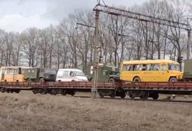 Эксперты: Украина готовится использовать школьный автобус и скорую помощь для провокаций на Донбассе