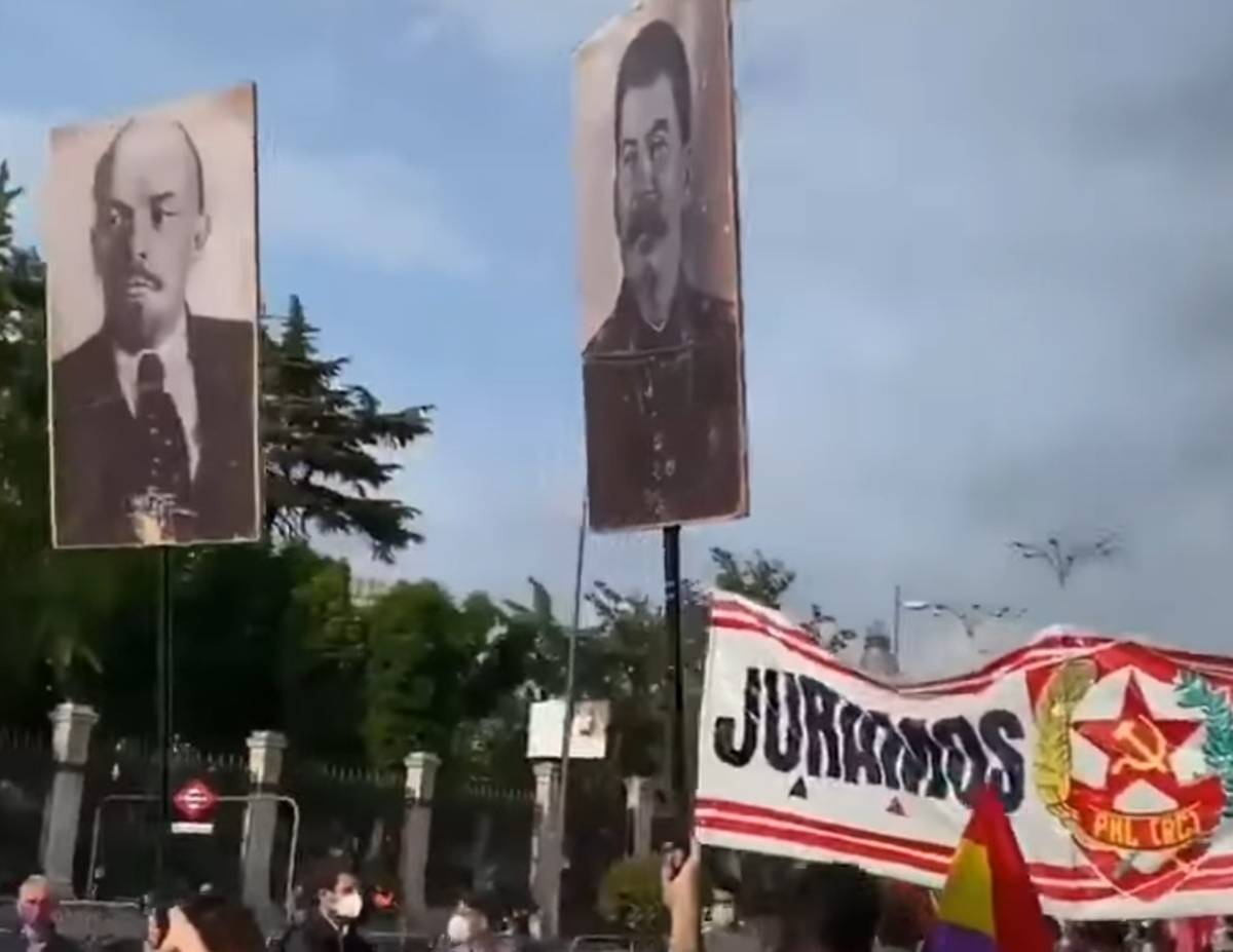 «Коммунизм - это и есть демократия»: в Мадриде прошла демонстрация с портретами Сталина