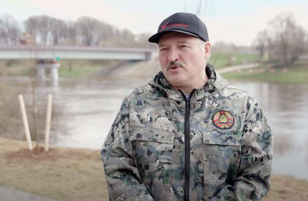 Лукашенко: В разговоре с Байденом Путин поднимал вопрос о покушении на меня