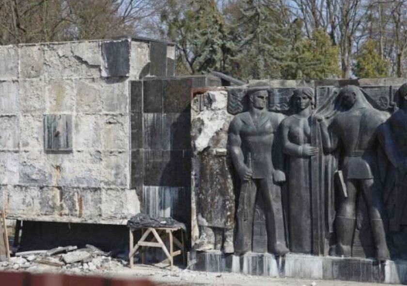 Во Львове Монумент славы отправляют в музей «тоталитаризма»