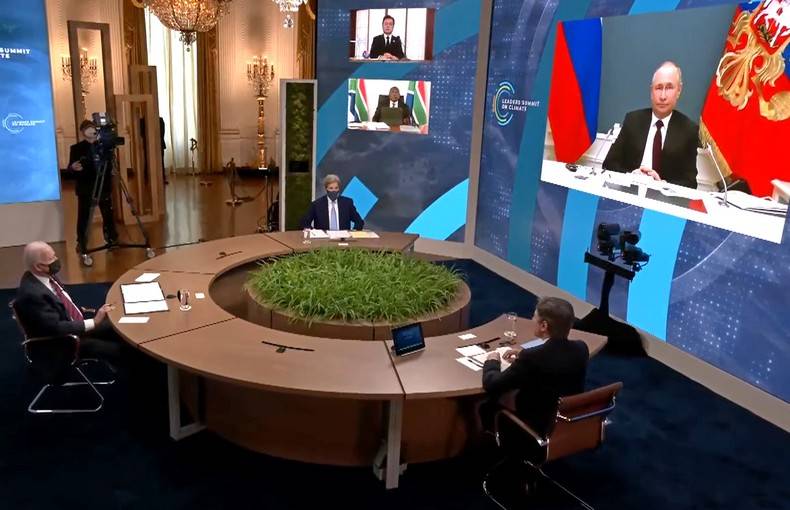Странная реакция Блинкена на появление Путина на большом экране попала на видео