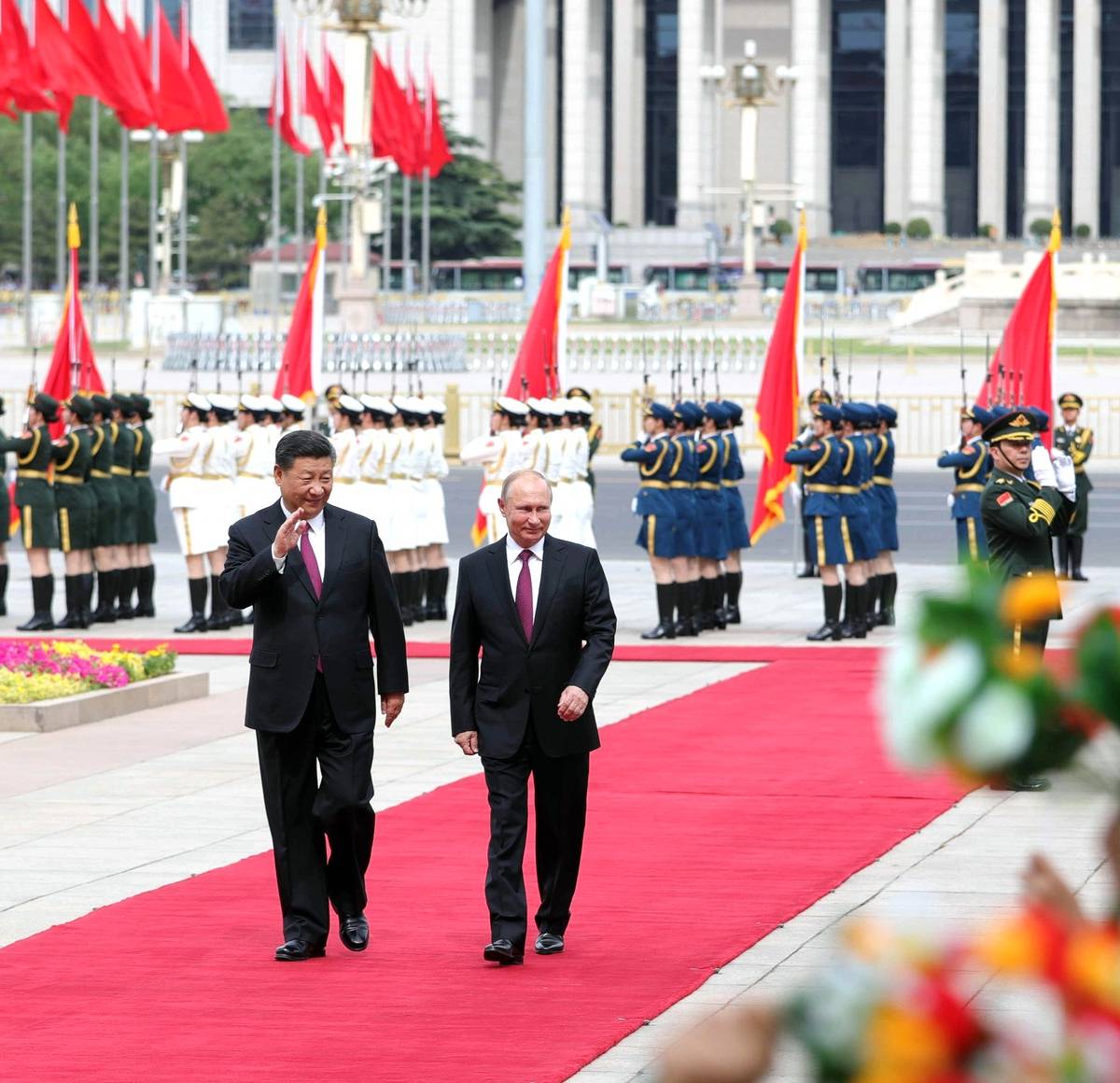 Запад пытается вбить клин между Пекином и Москвой