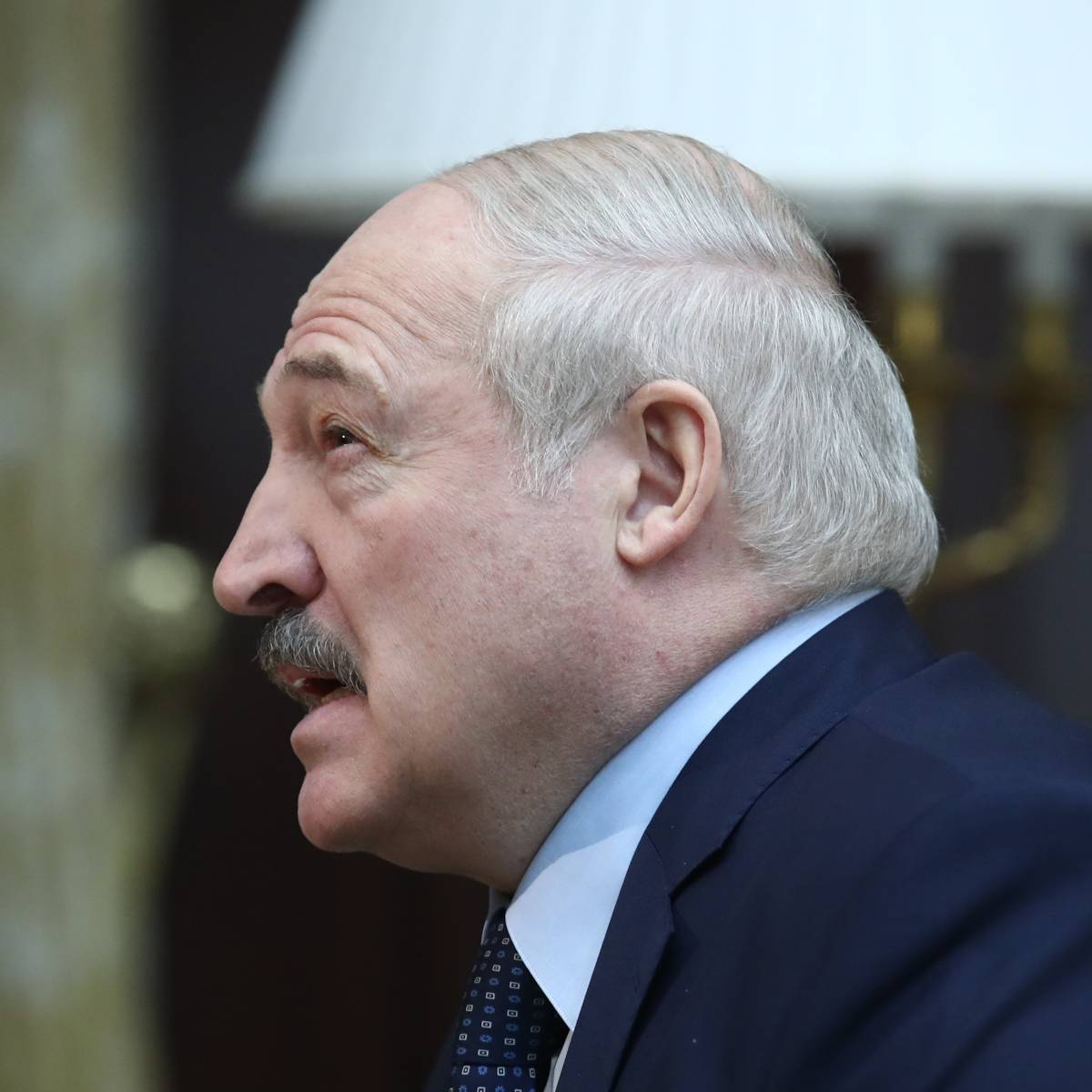 Лукашенко: Мы защищаем свою страну. Нас что, за это санкциями по голове?