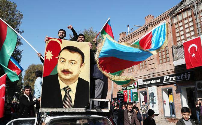 В Баку выбирают между полным отуречиванием и интеграцией с Россией