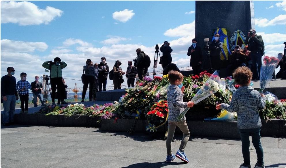 Как на Украине искореняют память об общей победе в ВОВ