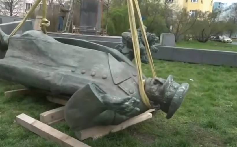В ответ на требования «компенсации за взрывы во Врбетице» от Чехии нужно потребовать компенсацию за снос памятника маршалу Коневу