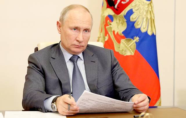 Путин: это очень печально, Украину превращают в "антипод" России