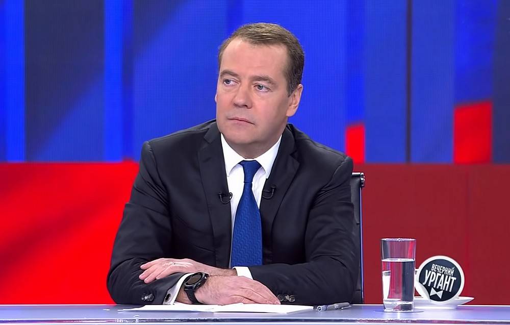 Медведев не исключил введения обязательной вакцинации россиян