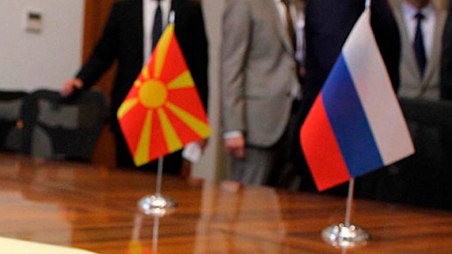«Политика выкрученных рук»: что означает просьба Македонии к России