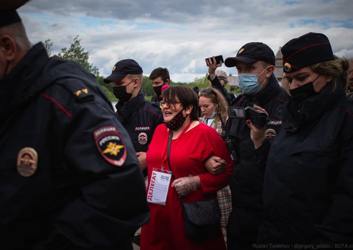 В Великом Новгороде пресекли собрание российских майданщиков В Великом Новгороде пресекли собрание российских майданщиков