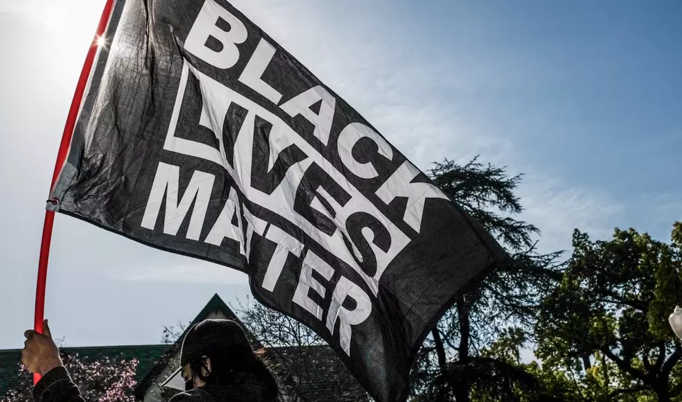 Госдеп разрешил посольствам США вывешивать флаги Black Lives Matter