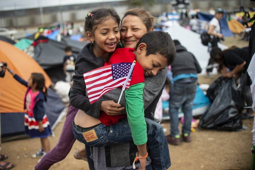 Американские СМИ: Байден оказался более жесток к мигрантам, чем Трамп