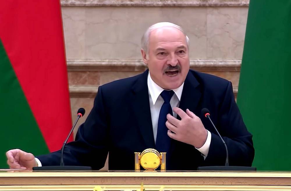 Лукашенко пообещал тремя истребителями посадить самолет Байдена в Минске