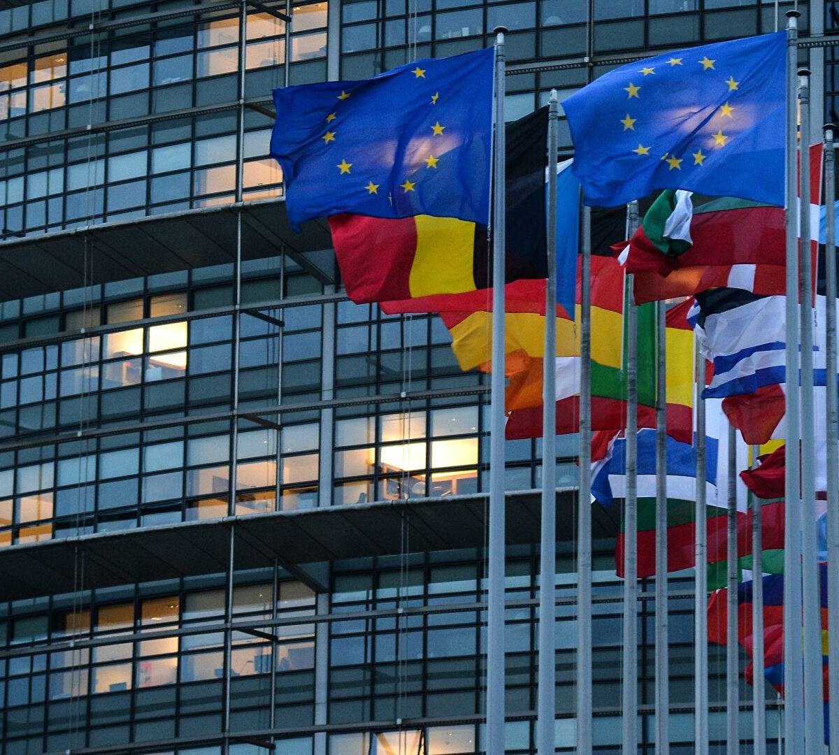 Европарламент решил вмешаться во внутренние дела России Европарламент решил вмешаться во внутренние дела России