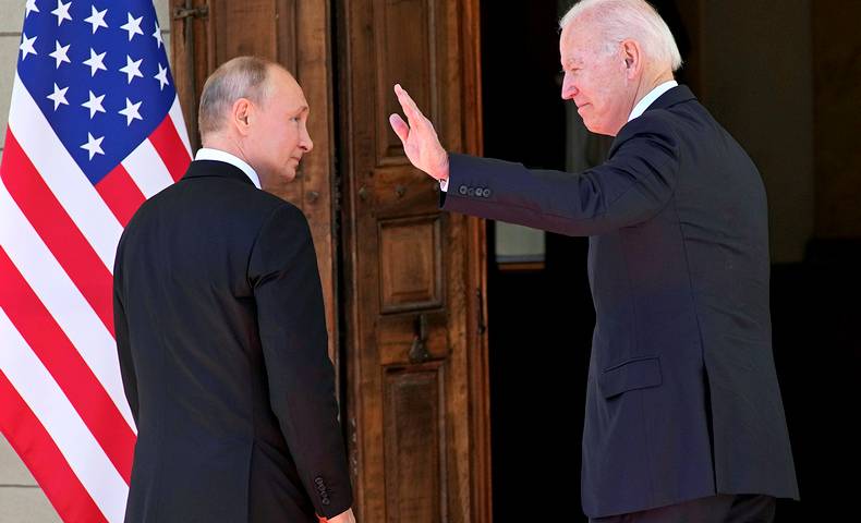 «Джо дает сбои, ставлю на Влада»: американцы в восторге от действий охраны Путина