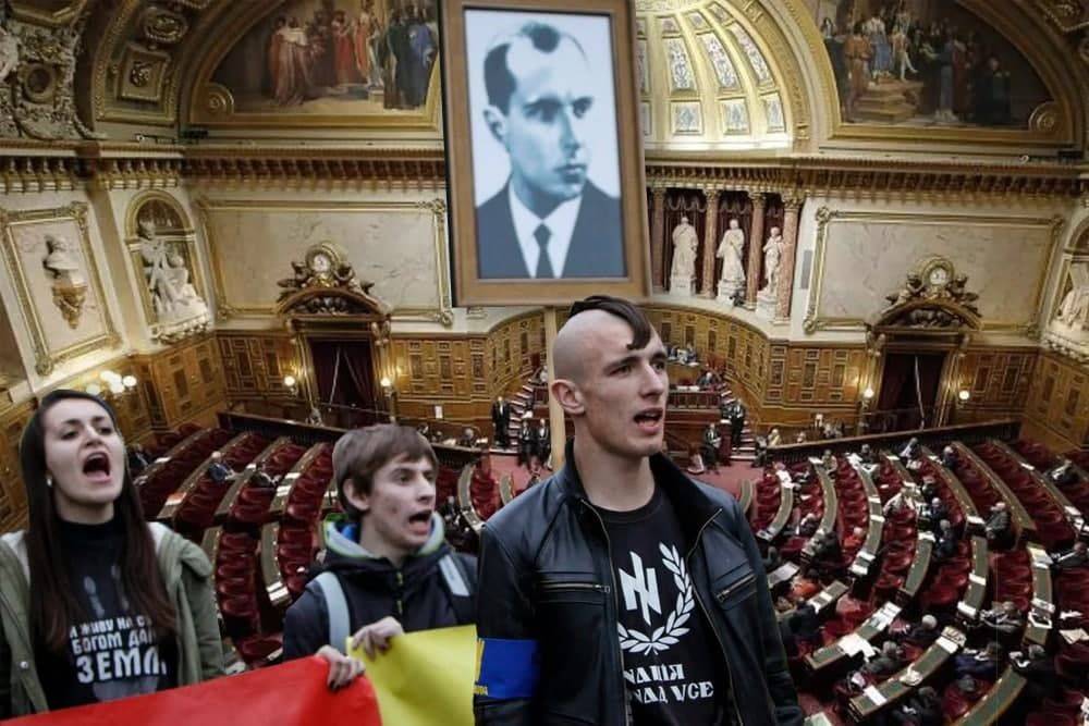 Французские сенаторы считают Украину угрозой для Европы Французские сенаторы считают Украину угрозой для Европы