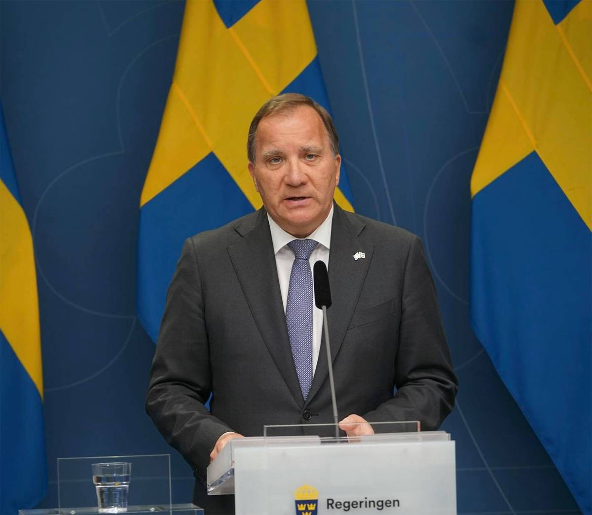 Впервые в истории Швеции парламент вынес вотум недоверия правительству страны
