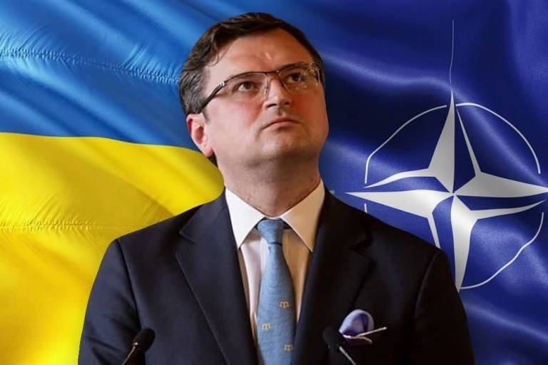 Украина от просьб перешла к обвинениям НАТО «в бездействии» Украина от просьб перешла к обвинениям НАТО «в бездействии»