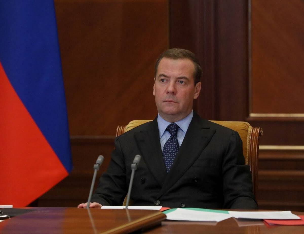 Польская пресса: Медведев стал обузой для Кремля