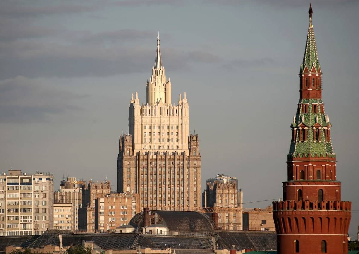 "Сознательная провокация". Кремль осудил Британию за инцидент с эсминцем