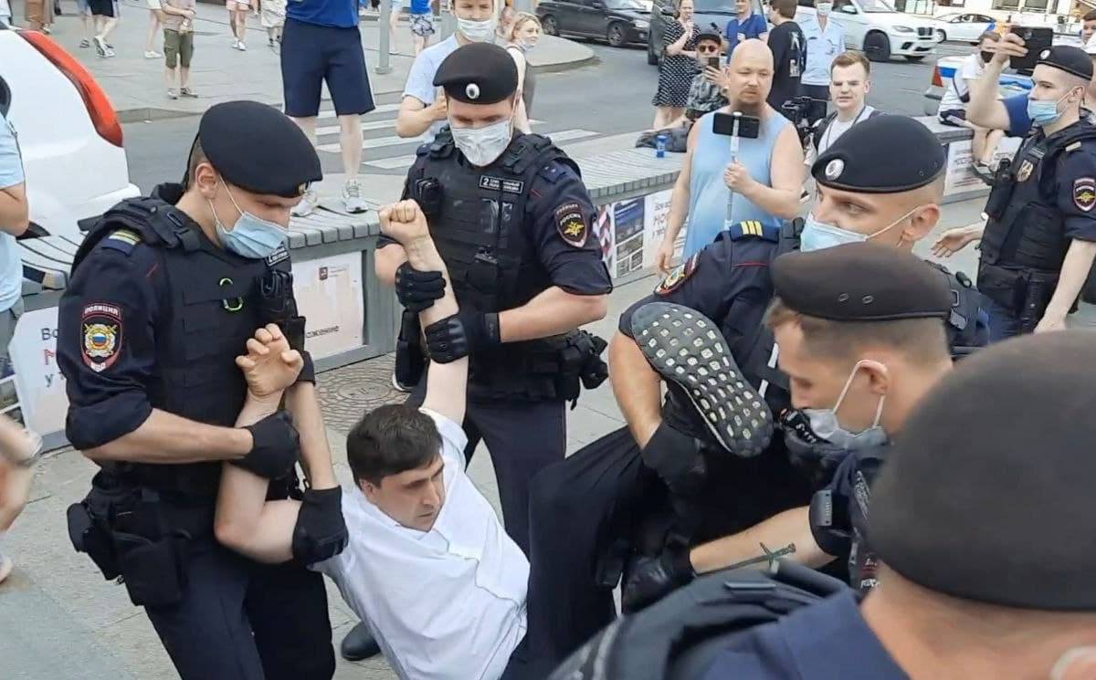 Полиция провела задержания на митинге КПРФ в центре Москвы