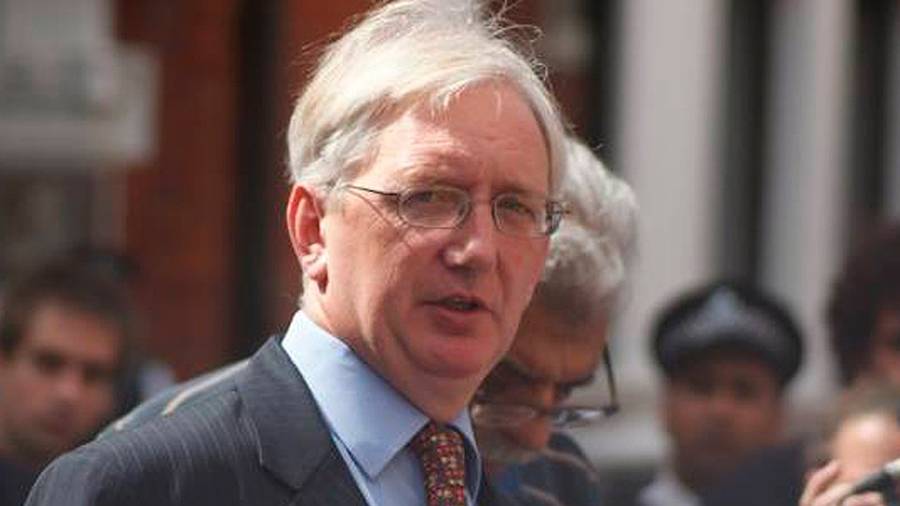 Британский экс-посол Мюррей опроверг версию с «забытыми документами»
