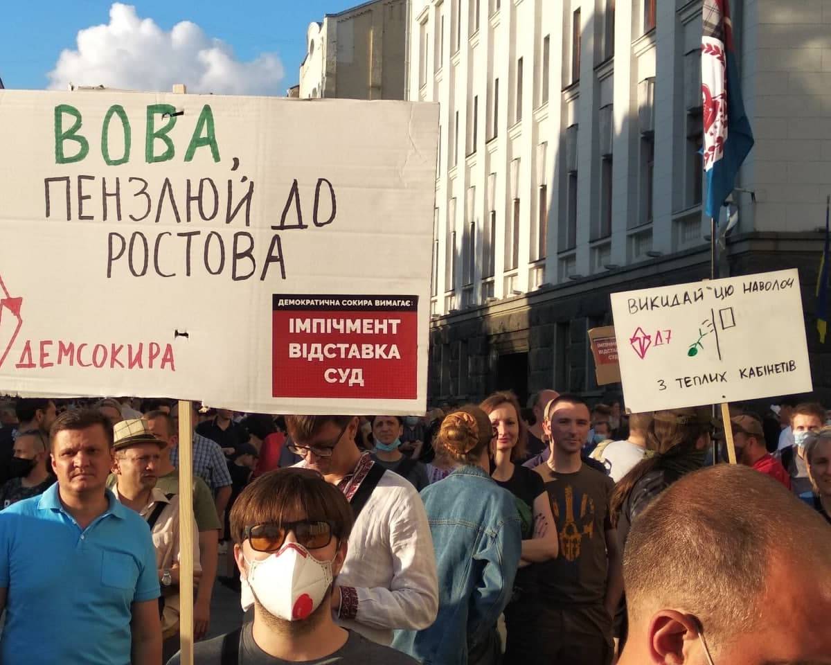 Националисты осадили офис Зеленского. Фоторепортаж из центра Киева Националисты осадили офис Зеленского. Фоторепортаж из центра Киева