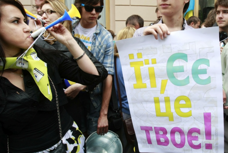 Украинским националистам не нравится близость украинского языка к русскому Украинским националистам не нравится близость украинского языка к русскому