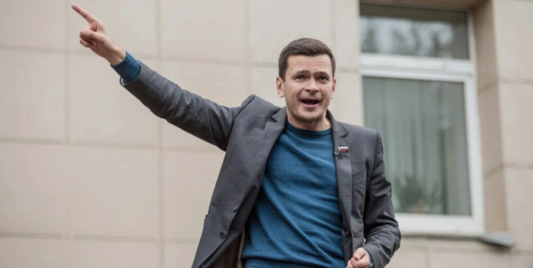 Яшин поспешил откреститься от ФБК, чтобы пролезть в Мосгордуму Яшин поспешил откреститься от ФБК, чтобы пролезть в Мосгордуму