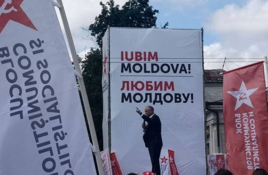 Унионисты в Молдове идут на выборы под румынским триколором