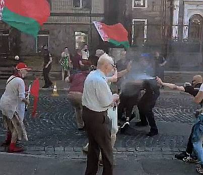 В центре Киева по приказу Зеленского разогнали акцию в поддержку Лукашенко