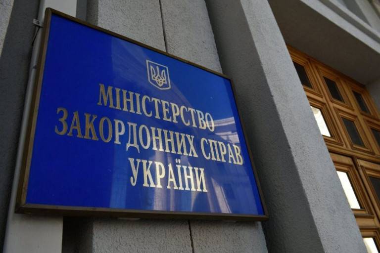 Украинская дипломатия – символ подобострастия вассала перед сюзереном Украинская дипломатия – символ подобострастия вассала перед сюзереном