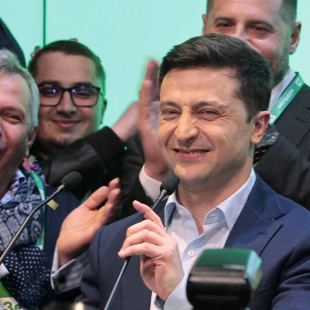 Зеленский попросил Раду быстрее легализовать марихуану на Украине