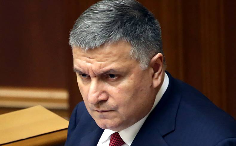 Отставка Авакова: новому главе МВД Украины придется «сдать Донбасс»
