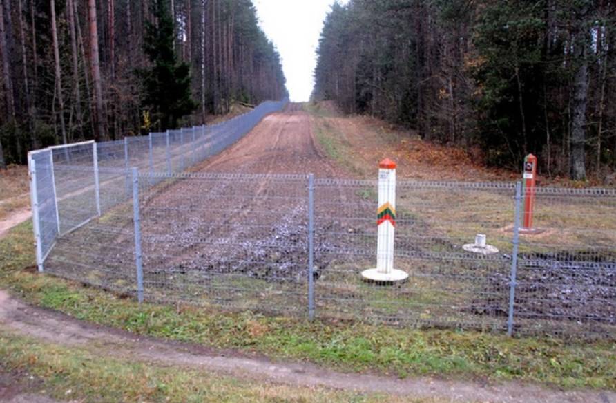 «Великая литовская стена» ещё не построена, но уже выходит «боком» Вильнюсу
