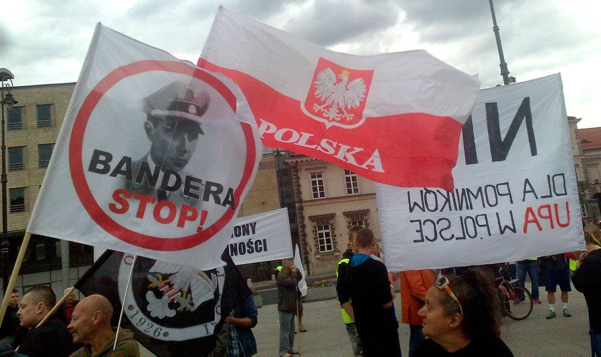 Украинские националисты плюнули в лицо полякам на их же земле