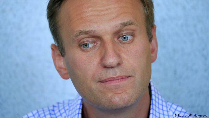 «Не тот народ»: оппозиция не верит в падение рейтингов Навального