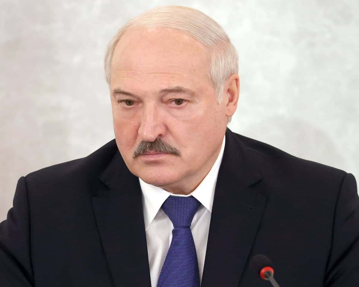 Лукашенко о ЕС: Они нас душат, а мы их будем защищать? Это безумно!